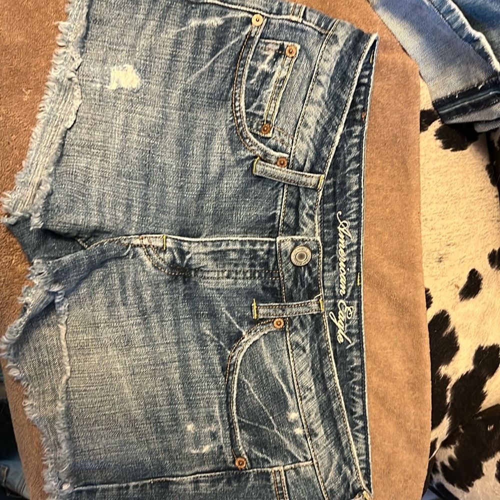 Women’s American Eagle Distressed Shorts size 4